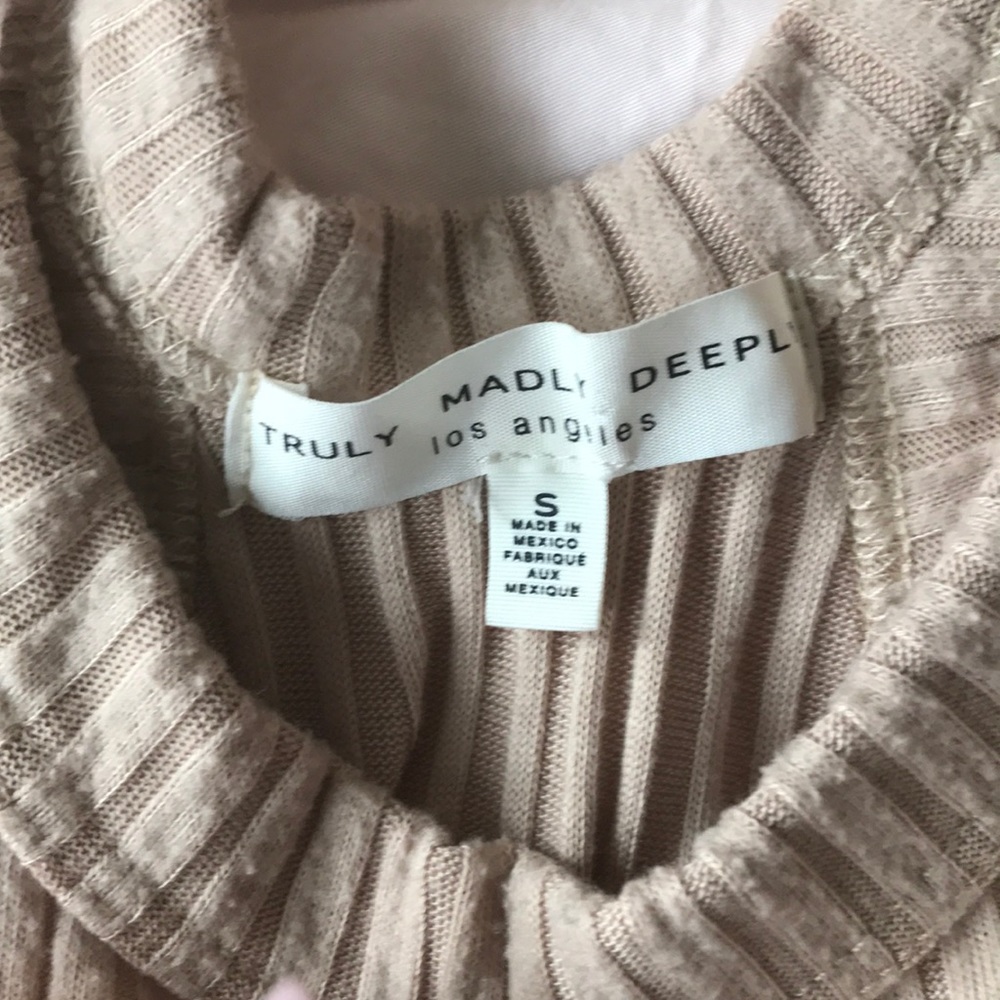 ✨ UO Ribbed top - Picture 2 of 2